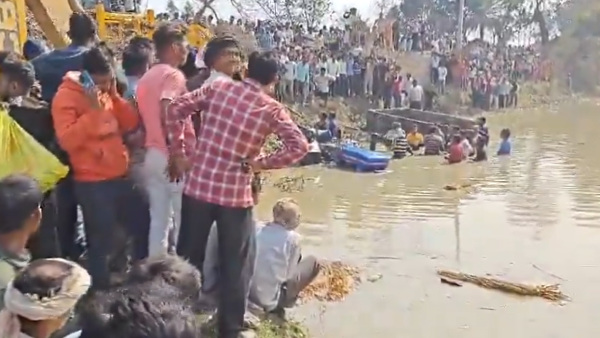 Tractor Falls Into Pond, 15 Dead