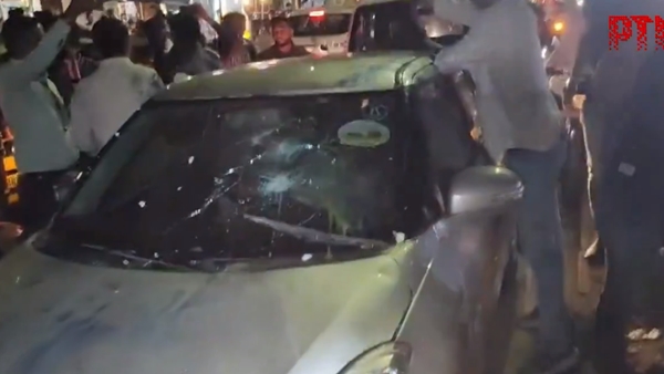 Journalist Nikhil Wagles Car Attacked By BJP Workers Over Remarks On PM Modi, Advani