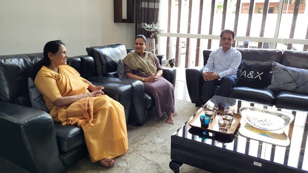 As Congress Gives Ticket To Geetha Shivaraj Kumar BJP Approaches Puneeth s Wife As Congress Gives Ticket To Geetha Shivaraj Kumar BJP Approaches Puneeth s Wife