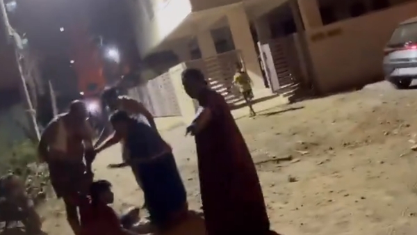 Bengaluru For A Parking Spot Issue Man Assault In Front Of Wife 3 Booked