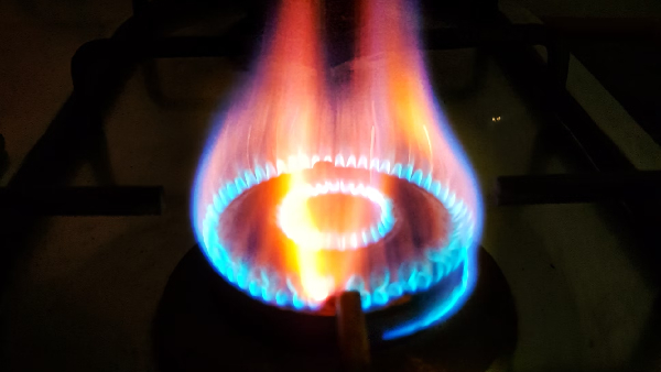 Ujjwala Scheme Govt Keeps Rs 300 LPG Subsidy Alive For Beneficiaries In FY25 - All You Need To Know