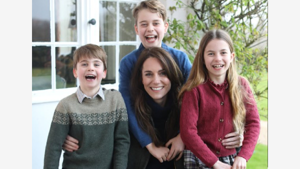 UK s Kate Middleton Apologizes