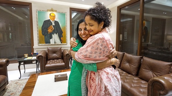 Kalpana Soren Meets Sunita Kejriwal Shows Support For Arvind Kejriwal Kalpana Soren Meets Sunita Kejriwal Shows Support For Arvind Kejriwal