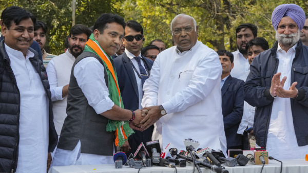 Congress President Mallkarjun Kharge welcomes Churu MP Rahul Kaswan as he joins the party in New Delhi