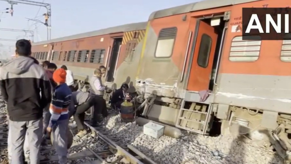 Sabarmati-Agra Express Derails