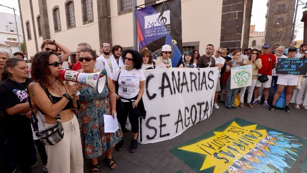 Irish Travelers Cautioned Amid Canary Islands Protest Against Tourism