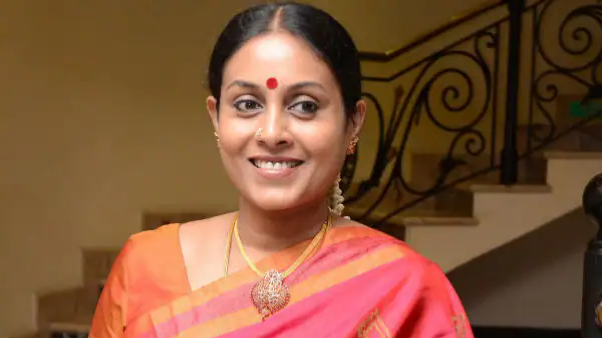 Tamil actress Saranya Ponvannan has a dispute over parking space with her n...