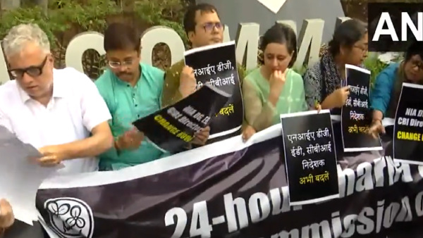 Delhi Police Detains 10 Trinamool MPs Delhi Police Detains 10 Trinamool MPs