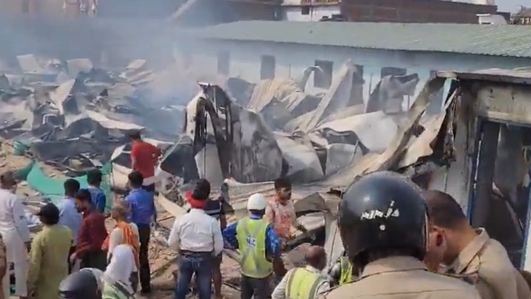 Fire Breaks Out In Ayodhya s Karsevak Puram Local Residents Rally To Control Blaze