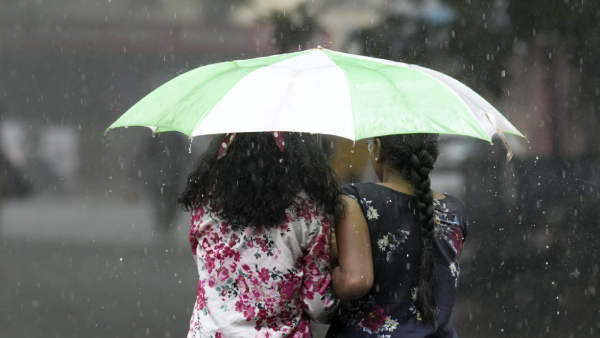 Chennai Weather Alert Light Rain Today Tomorrow Heavy Rainfall Warning For 10 Tamil Nadu Districts