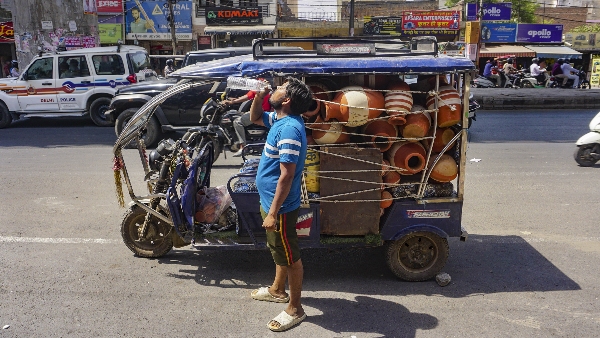 Delhi Sizzles At 44 4 C What Does A Red Alert Mean For The Heatwave