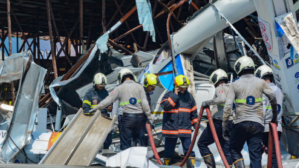 Mumbai Billboard Tragedy 14 Dead