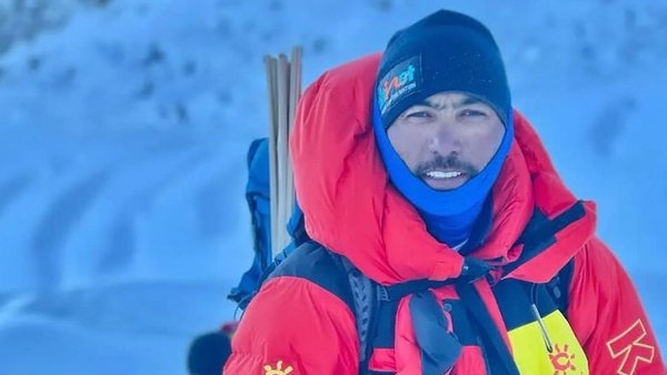 Pakistani Mountaineer Sirbaz Khan Achieves Mount Everest Summit Without Oxygen