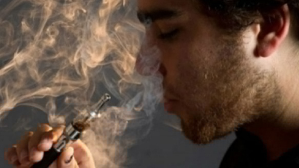 Vaping vs Smoking Vaping vs Smoking