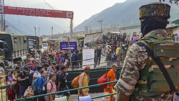 VIDEO Amarnath Yatra 2024 First Batch Of 4 600 Pilgrims Kicks Off 52-Day Sacred Journey