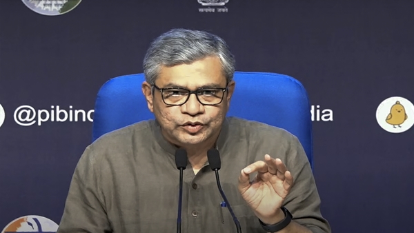 Railway Mnister Vaishnaw Reviews Passenger Amenities Safety Features