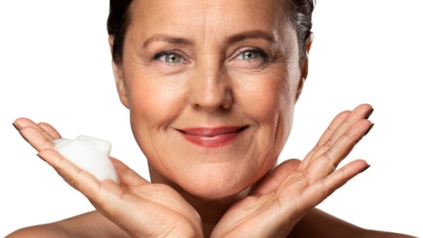 10 Best Skincare Tips For People In Their 40s and Beyond For A Youthful Glow
