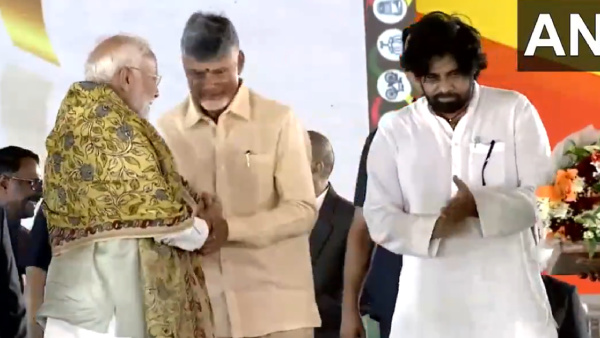 Watch Chandrababu Naidu s Heartwarming Hug With PM Modi After Swearing-In Watch Chandrababu Naidu s Heartwarming Hug With PM Modi After Swearing-In