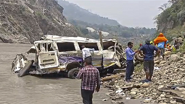 Uttarakhand Accident Tempo Traveller Plunge Into Gorge On Rishikesh-Badrinath Highway Kills 8 People Uttarakhand Accident Tempo Traveller Plunge Into Gorge On Rishikesh-Badrinath Highway Kills 8 People
