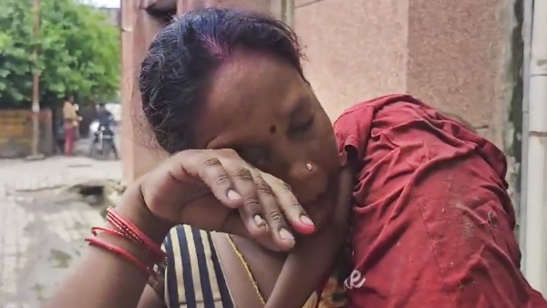 Hathras Hospitals Sees Heartbreaking Families With Bodies Of Stampede Victims Hathras Hospitals Sees Heartbreaking Families With Bodies Of Stampede Victims