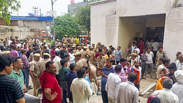 Hathras Hospitals Sees Heartbreaking Families With Bodies Of Stampede Victims Hathras Hospitals Sees Heartbreaking Families With Bodies Of Stampede Victims