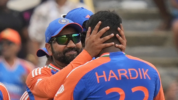 Hardik Pandya In Tears As Rohit Sharma s Emotional Speech Captivates Wankhede Hardik Pandya In Tears As Rohit Sharma s Emotional Speech Captivates Wankhede