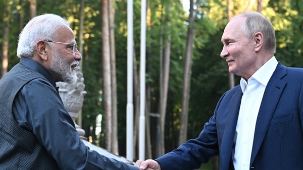 Putin Praises PM Modi s Leadership In Informal Moscow Meeting