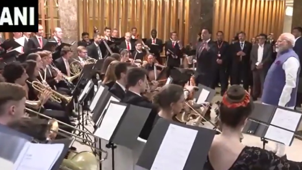 WATCH Video PM Modi s Arrival In Austria Marked By Vande Mataram Tribute From Artists