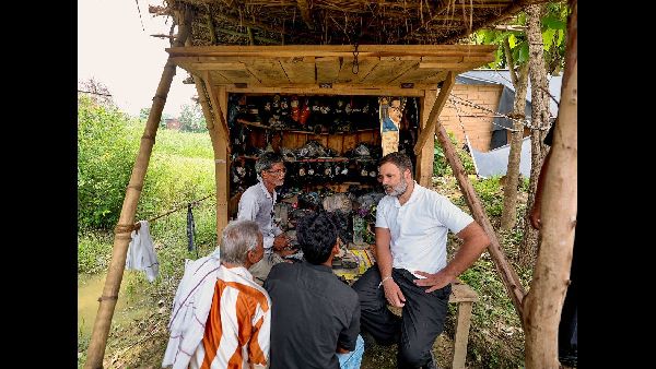 Gandhi Aids UP Cobbler with Gift Gandhi Aids UP Cobbler with Gift