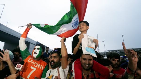 Fans Welcome Team India At Delhi Airport