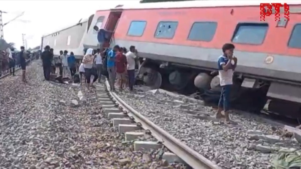 Two Dead 25 Injured As Dibrugarh Express Derails In UP Rescue Team On Its Way