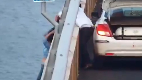 Mumbai Cab Driver Saves Woman Mumbai Cab Driver Saves Woman