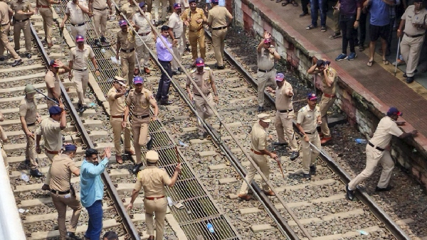 Badlapur Case Outrage Congress Alleges 11-Hour Delay In Filing Complaint 3 Police Officials Suspended