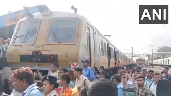 Travel Advisory Due To Bengal Bandh Airlines Warn Of Delays Train Services Affected Heavy Police Presence Travel Advisory Due To Bengal Bandh Airlines Warn Of Delays Train Services Affected Heavy Police Presence