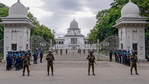 Bangladesh SC Surrounded By Protestors