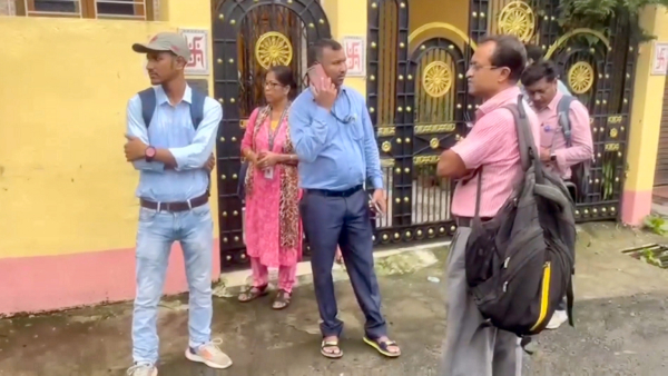 CBI officials outside the residence of former principal of RG Kar Medical College Sandip Ghosh in Kolkata Sunday Aug 25 2024 The CBI on Sunday launched a search operation at Ghosh s residence in connection with alleged financial irregularities at the institute during his tenure officials said