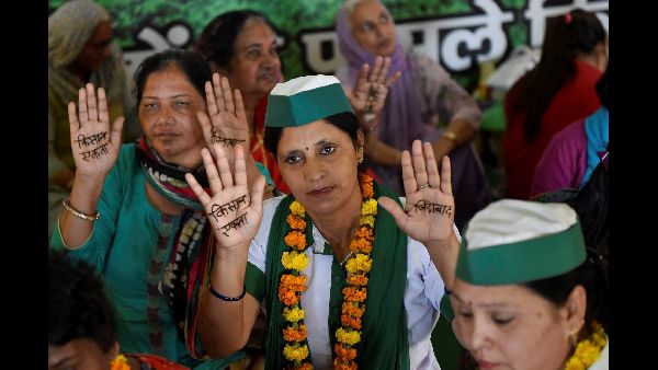 Farmers Mud Protest Over Land Issue