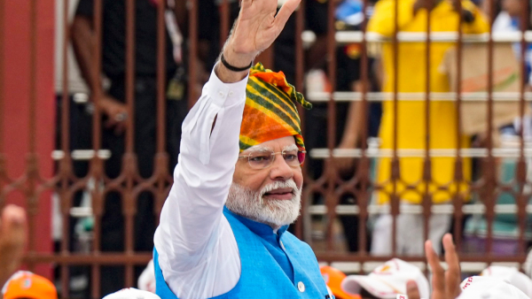 Prime Minister Narendra Modi greets children at the Red Fort on 78th Independence Day in New Delhi Thursday Aug 15 2024 Prime Minister Narendra Modi greets children at the Red Fort on 78th Independence Day in New Delhi Thursday Aug 15 2024