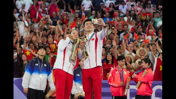 Gold and Love for Huang in Paris Gold and Love for Huang in Paris