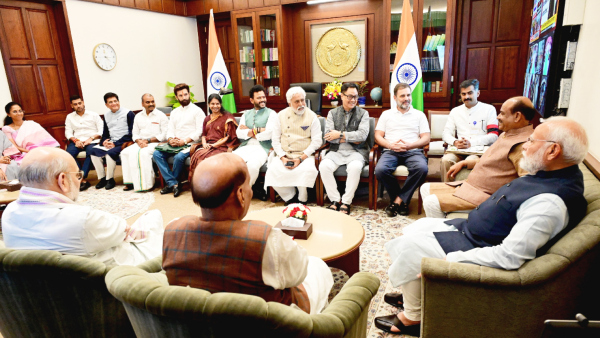 Tea Meet Brings Together Modi Rahul Tea Meet Brings Together Modi Rahul