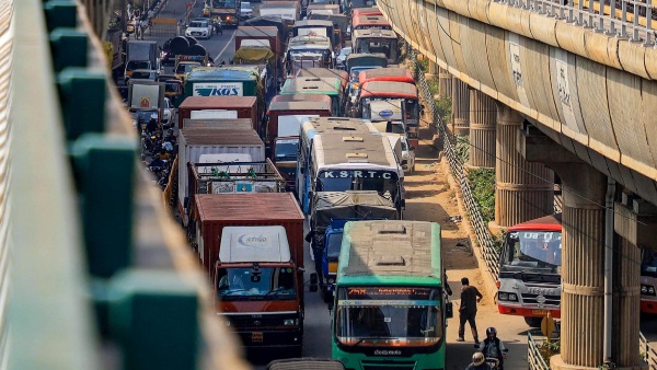 Heavy Goods Vehicles Face New Saturday Restrictions in Bengaluru