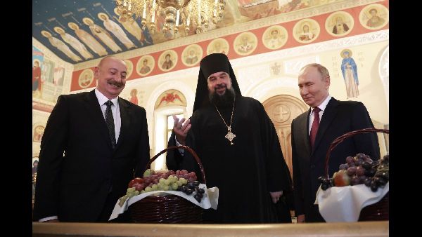 Putin Bolsters Ties in Baku