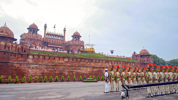 Independence Day Traffic Traffic Alert Key Road Closures In Delhi And Advisory For Red Fort Event