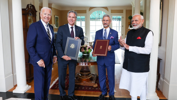 US Hands Over Stolen Indian Antiquities