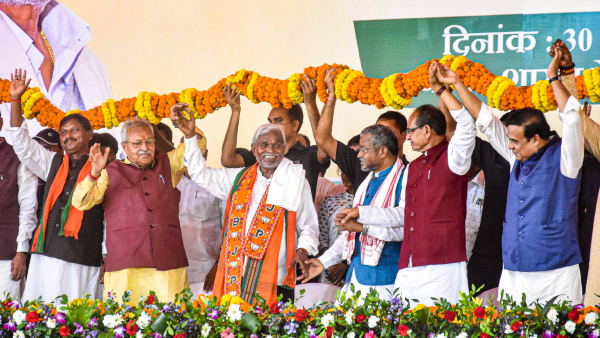 Former Jharkhand chief minister Champai Soren with Union Minister Shivraj Singh Chouhan Assam Chief Minister Himanta Biswa Sarma Jharkhand BJP President Babulal Marandi party leader Arjun Munda and others as Soren joined BJP during a ceremony in Ranchi Friday Aug 30 2024