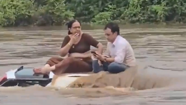 Couple Stranded On Car Roof During Gujarat Floods Remain Surprisingly Calm