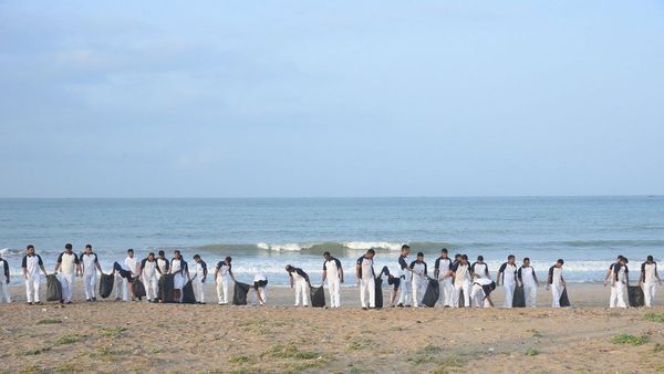 Tamil Nadu Coast Guard Organises Drive At Chennai s Marina Beach For International Coastal Clean-up Day Tamil Nadu Coast Guard Organises Drive At Chennai s Marina Beach For International Coastal Clean-up Day