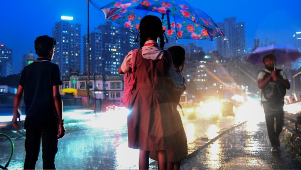 Mumbai Rains 4 Dead Schools Closed