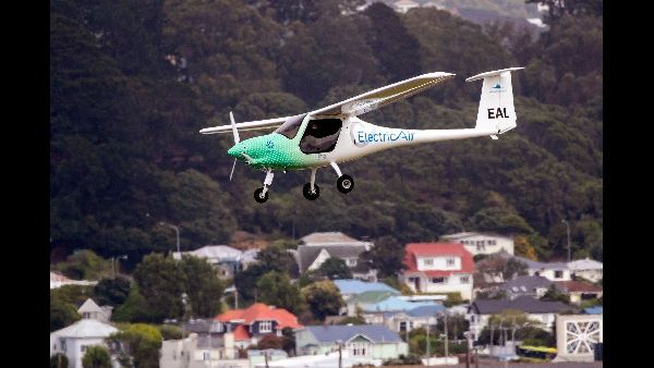 New Zealand Pilot Freed from Rebel Captivity