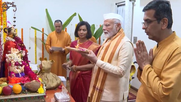 PM Narendra Modi with CJI DY Chandrachud during Ganesh Puja